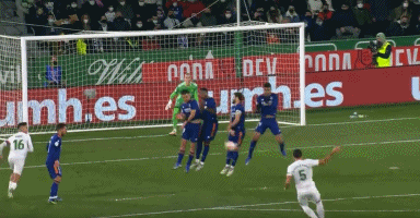 湖人更新战马刺伤病报告：斯玛特伤愈复出，克勒贝尔出战成疑